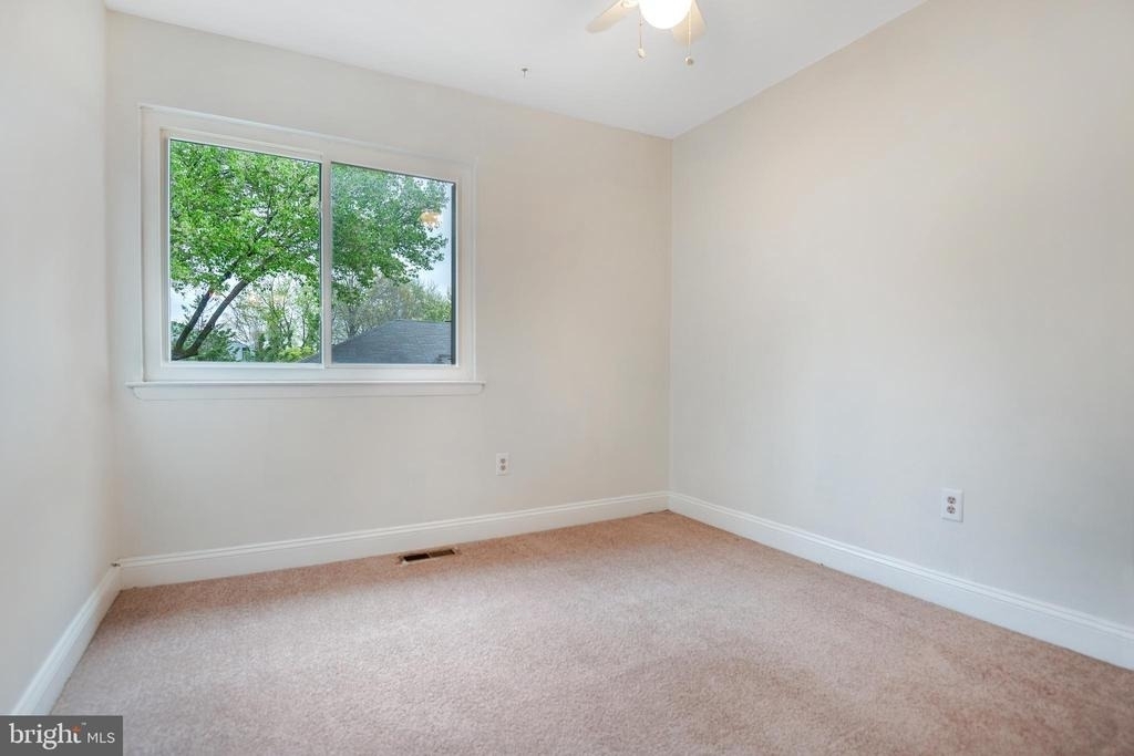 1055 Cedar Ridge Court - Photo 10