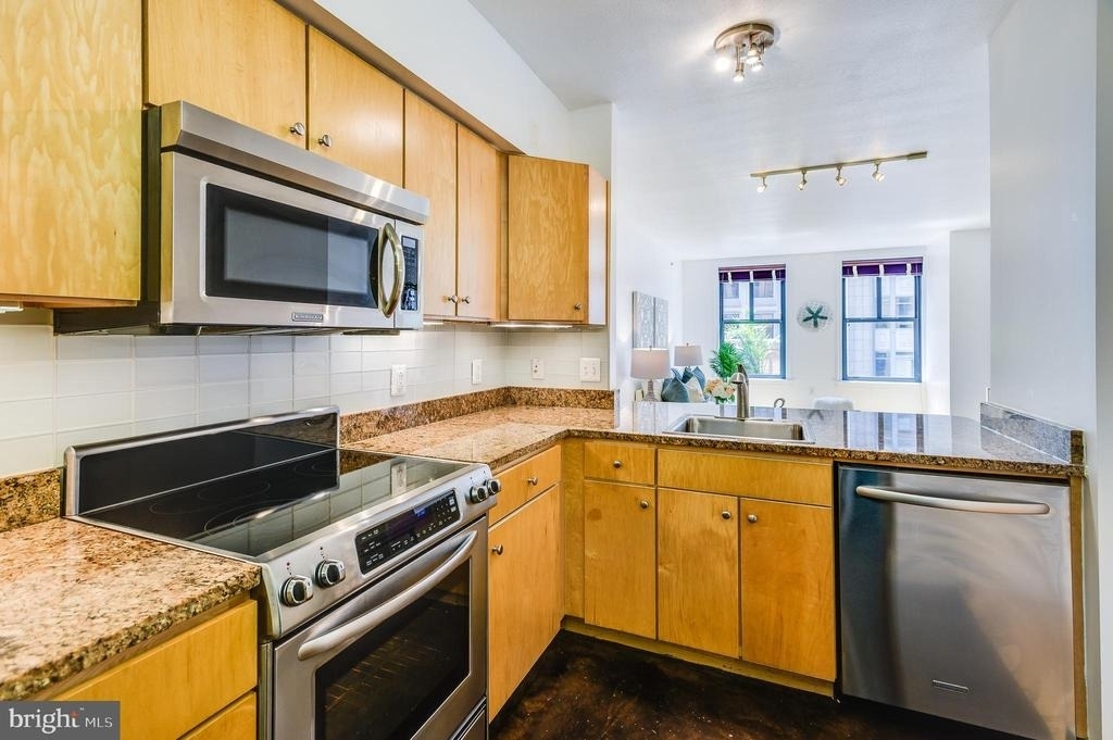 631 D Street Nw - Photo 4
