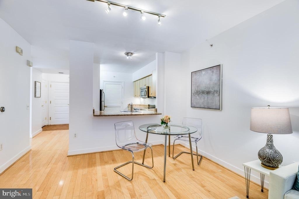 631 D Street Nw - Photo 3