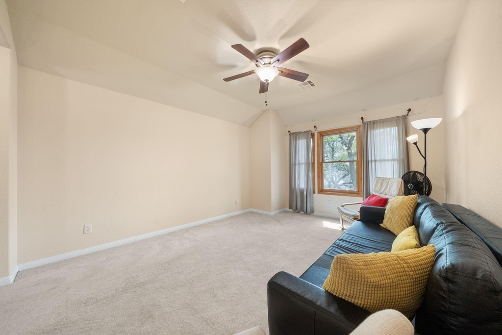 1512 Amelia Dr - Photo 17