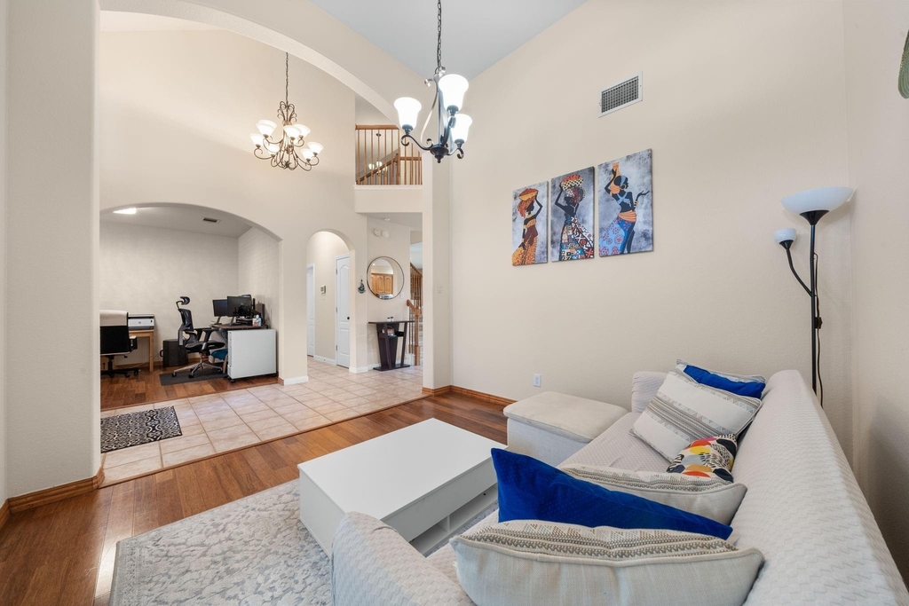 1512 Amelia Dr - Photo 4