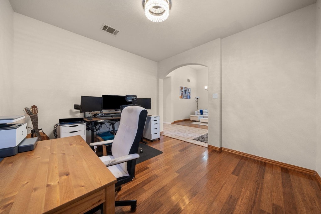 1512 Amelia Dr - Photo 6