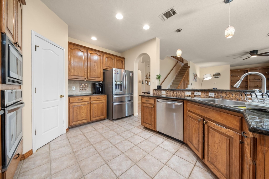 1512 Amelia Dr - Photo 14