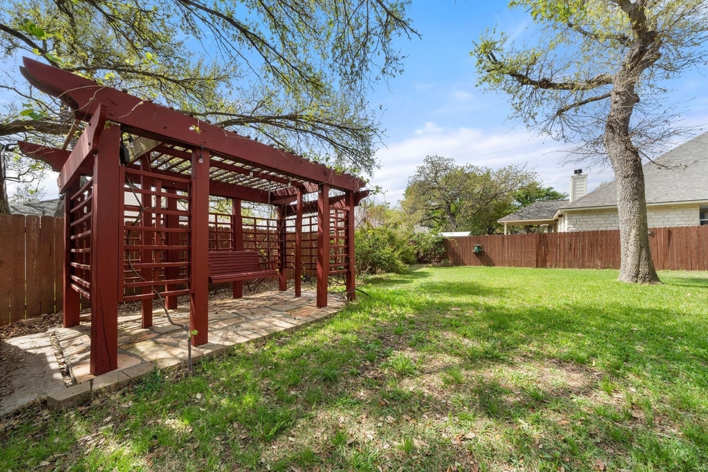 1512 Amelia Dr - Photo 32