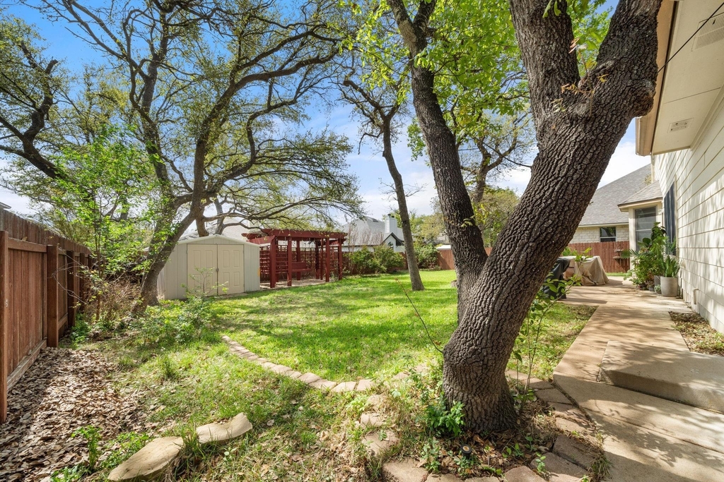 1512 Amelia Dr - Photo 30