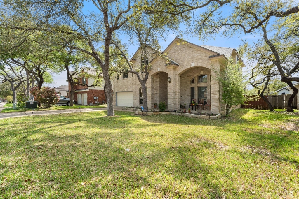 1512 Amelia Dr - Photo 2