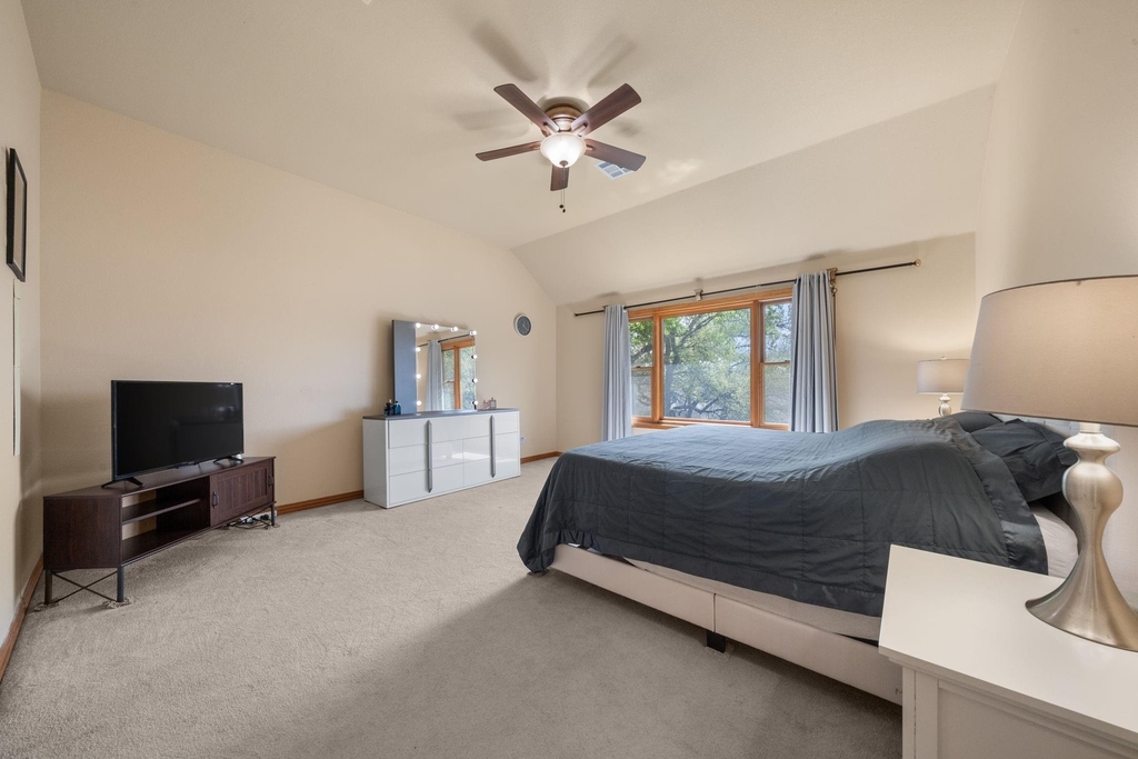 1512 Amelia Dr - Photo 20