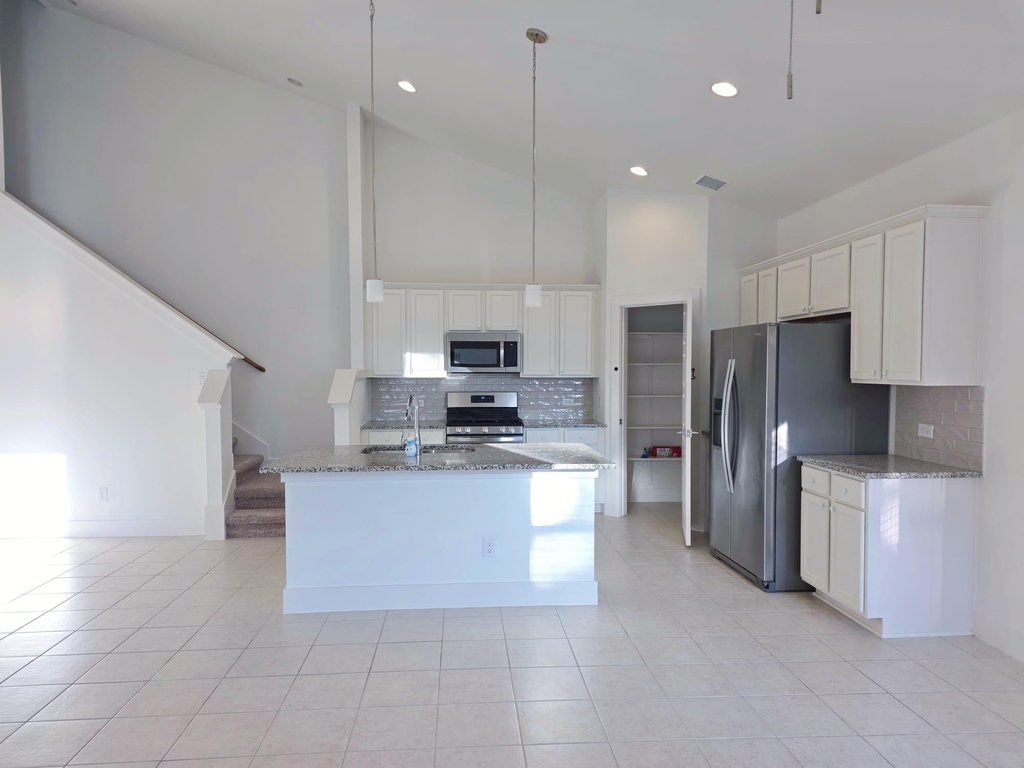 150 Elisha Dr - Photo 4