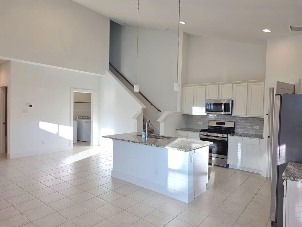 150 Elisha Dr - Photo 2