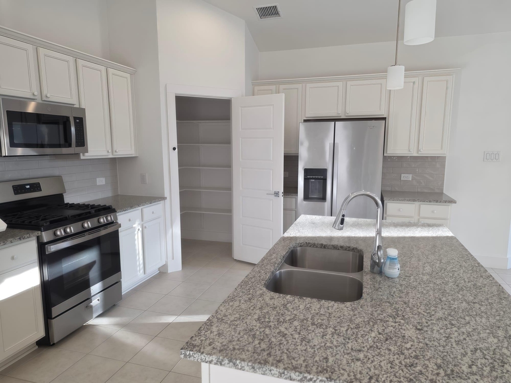 150 Elisha Dr - Photo 3