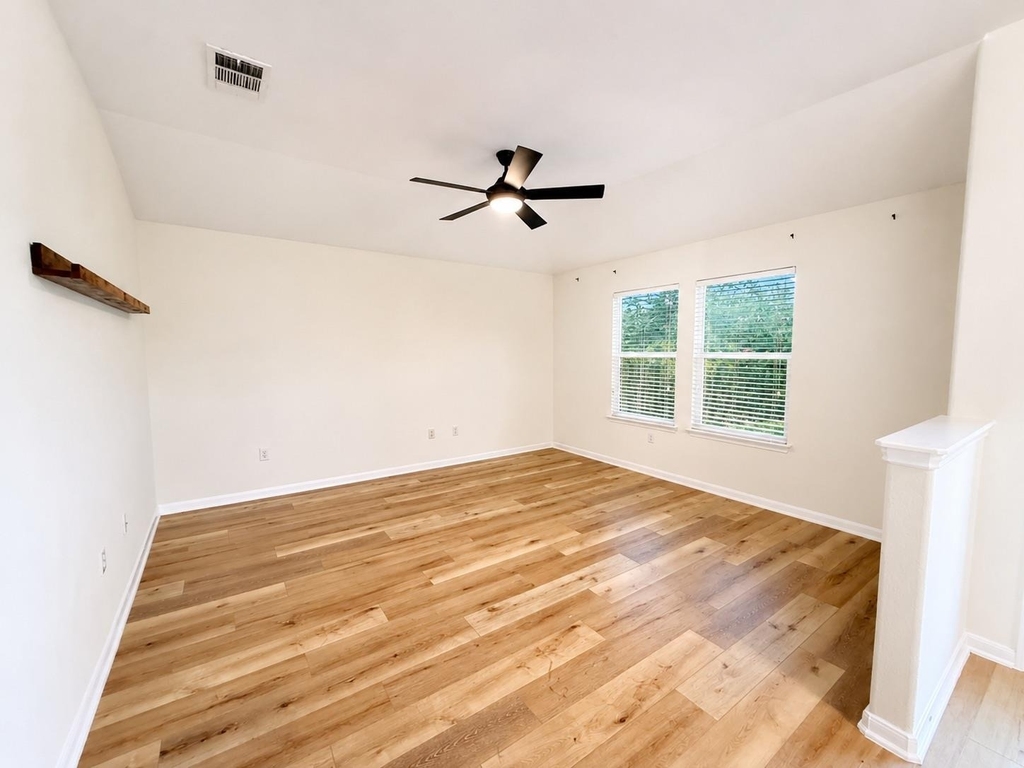 202 Mossberg Ln - Photo 4