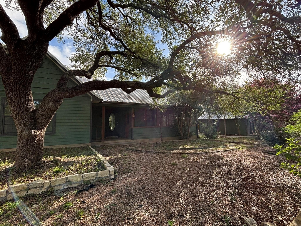 204 E Lakeshore Dr - Photo 1