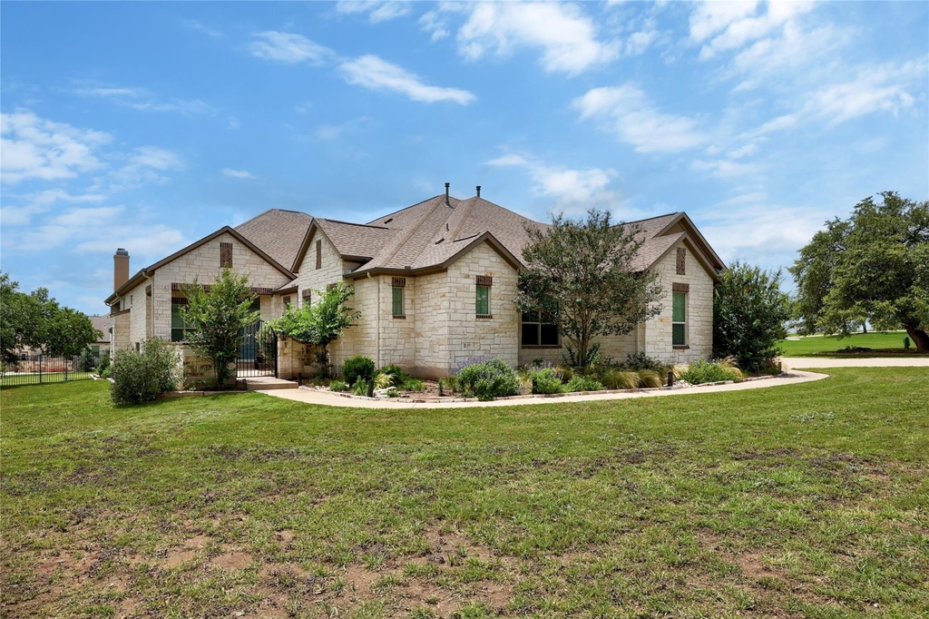 900 Hawthorne Loop - Photo 0