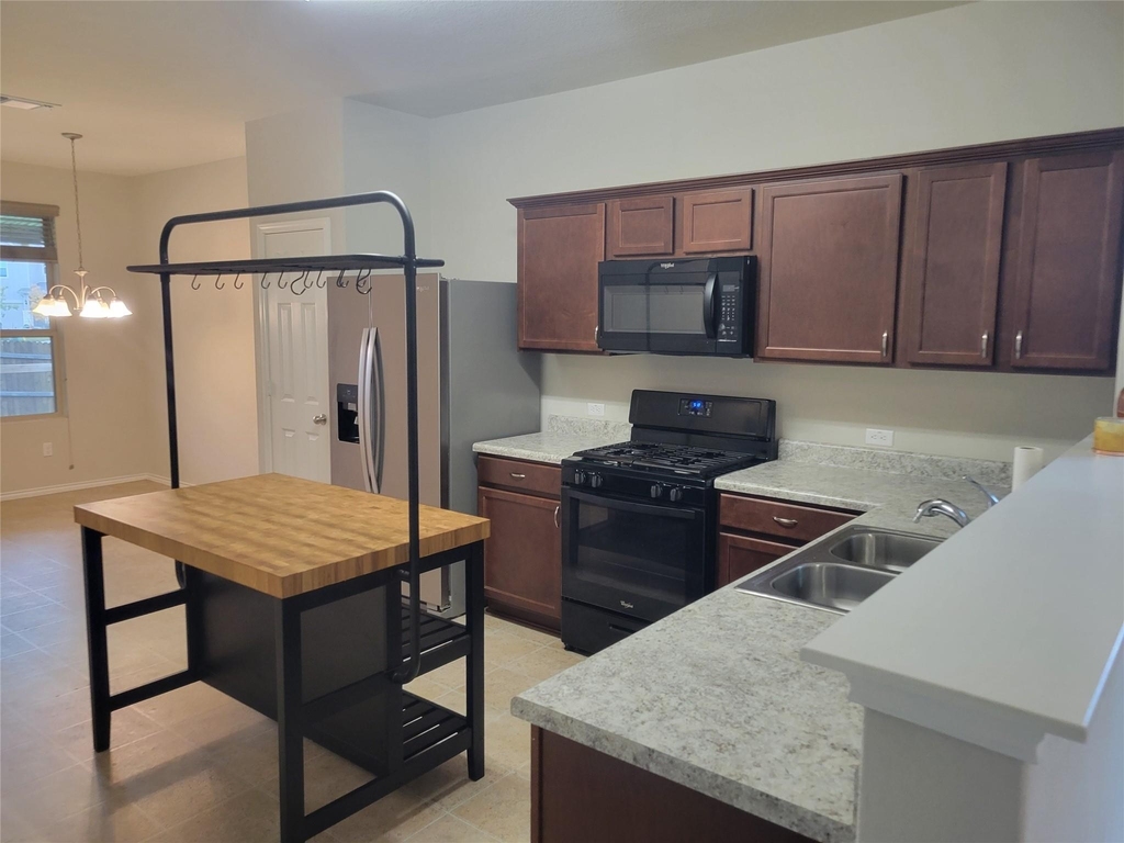 221 Compania Dr - Photo 8