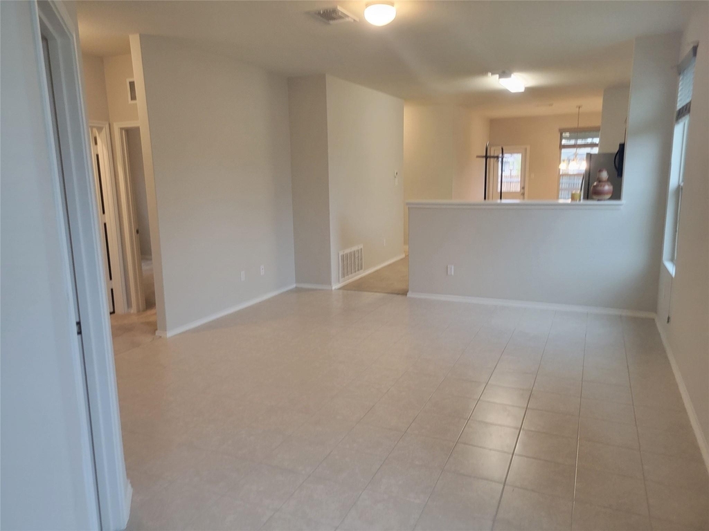 221 Compania Dr - Photo 5