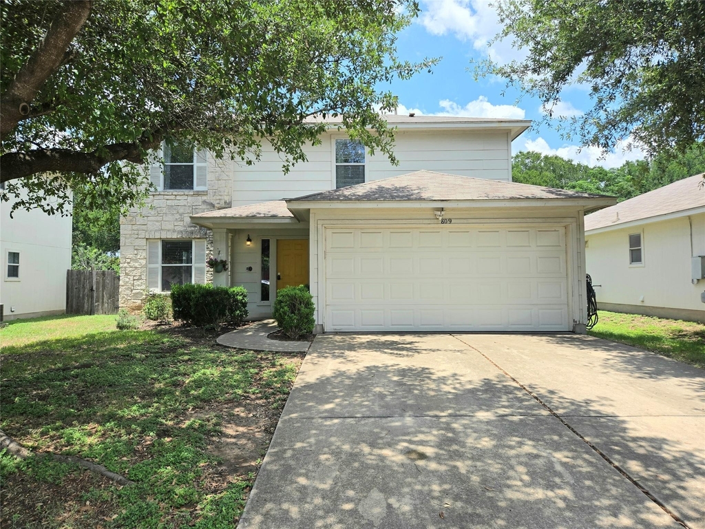 809 Sheraton Ave - Photo 0