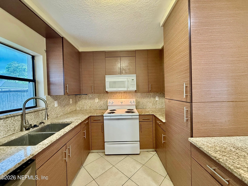 524 17th Avenue N - Photo 9