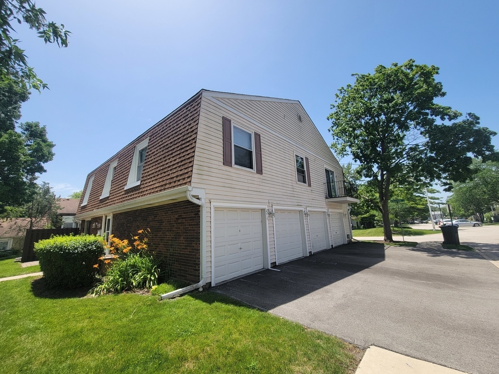 2211 Dorchester Court - Photo 0