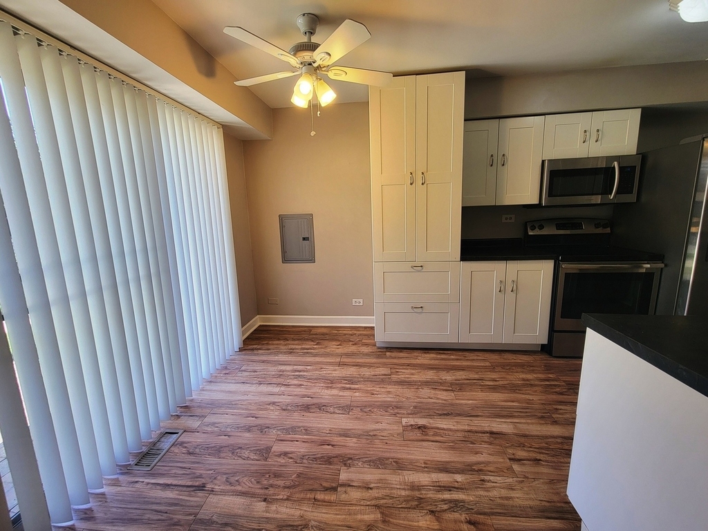 2211 Dorchester Court - Photo 2