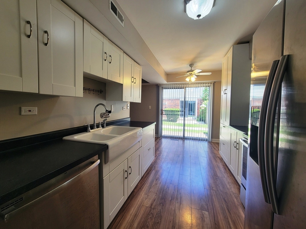 2211 Dorchester Court - Photo 4