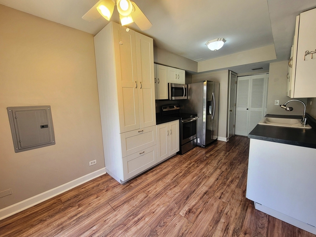 2211 Dorchester Court - Photo 3