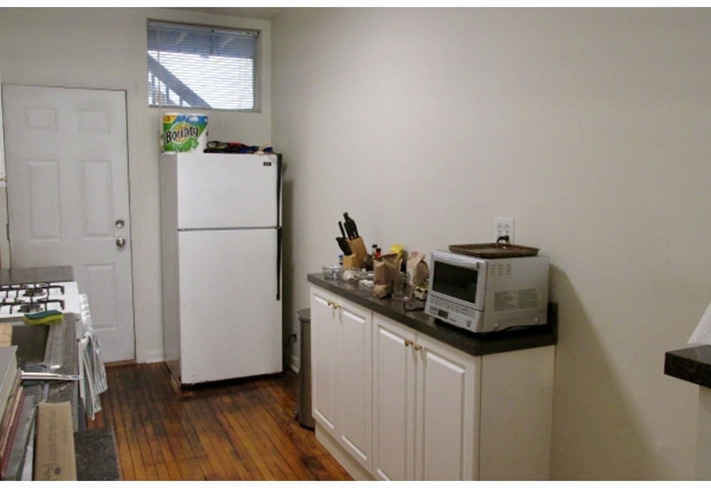 724 W Roscoe Street - Photo 4