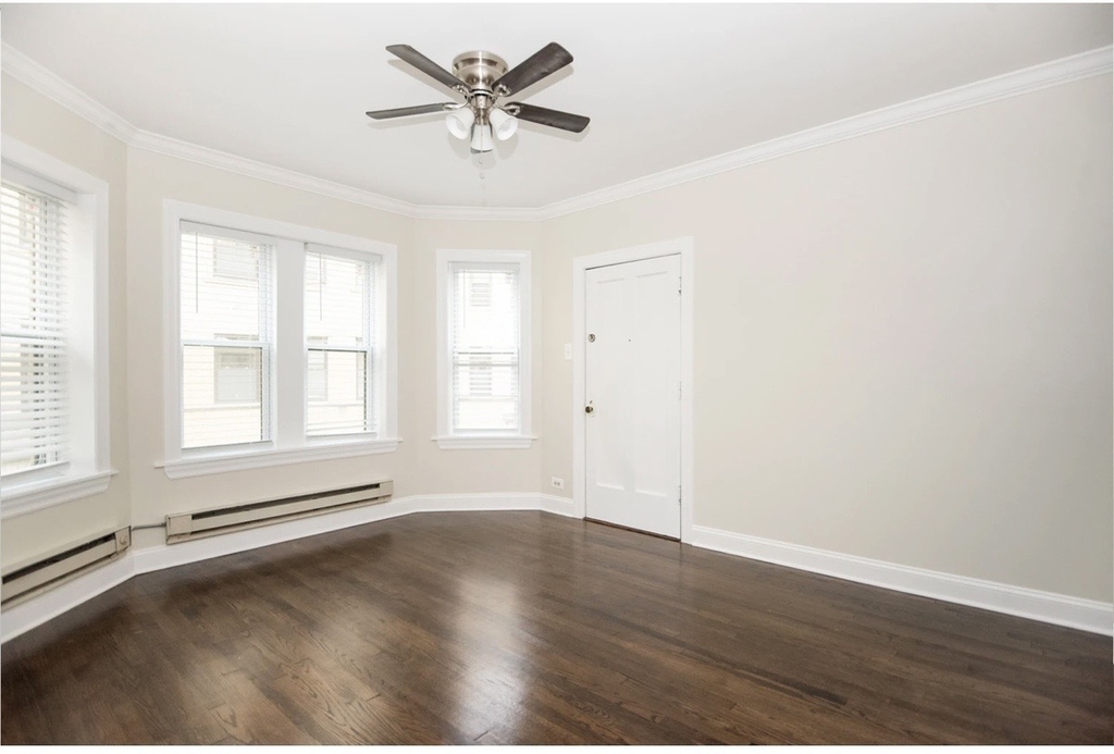3817 N Greenview Avenue - Photo 9