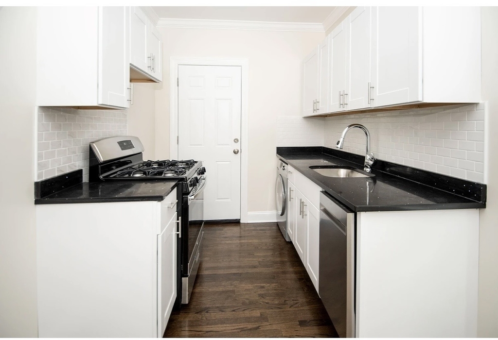 3817 N Greenview Avenue - Photo 3