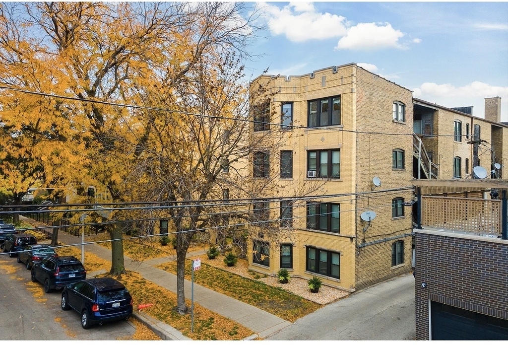 3817 N Greenview Avenue - Photo 1