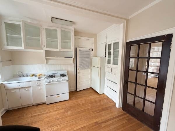 909 Sherman Avenue - Photo 1