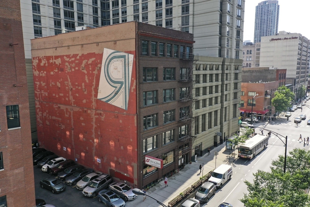 11 E Illinois Street - Photo 0
