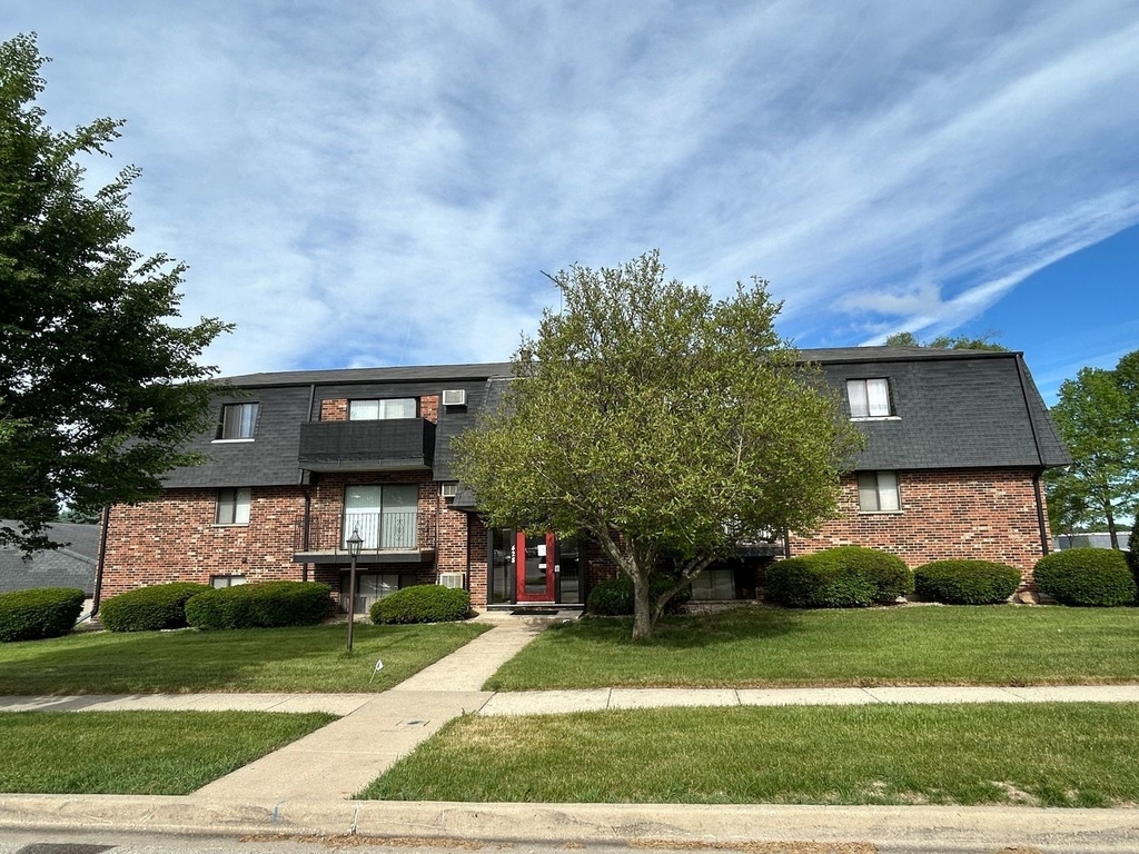 428 Cavalier Court - Photo 0
