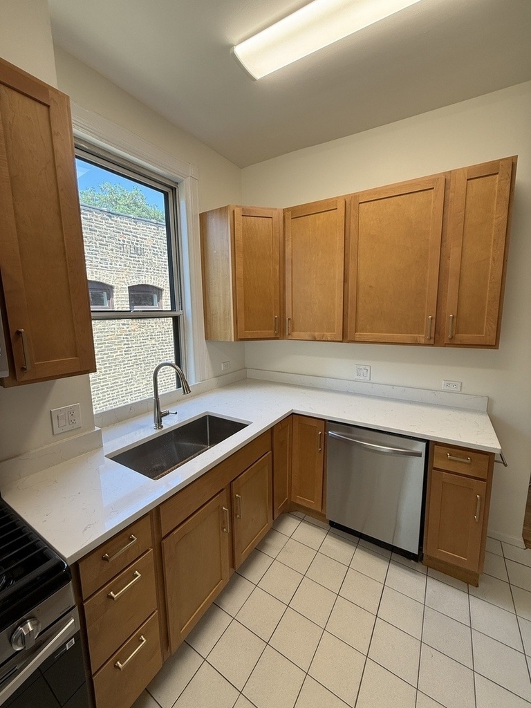 2022 N Seminary Avenue - Photo 17