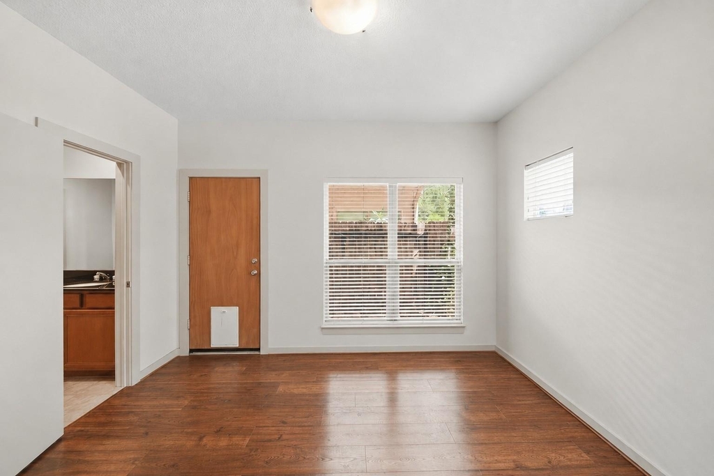 4036 Center Street - Photo 3