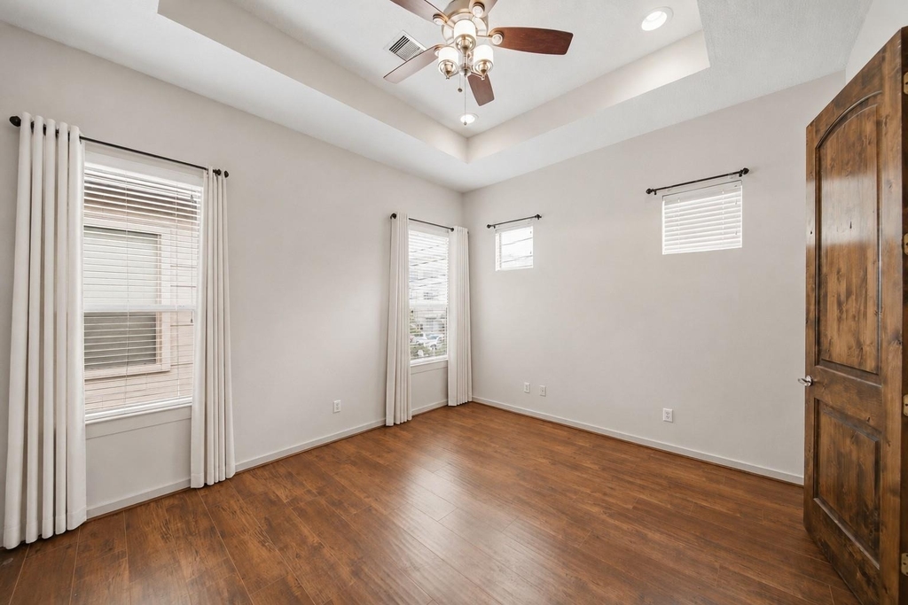 4036 Center Street - Photo 18