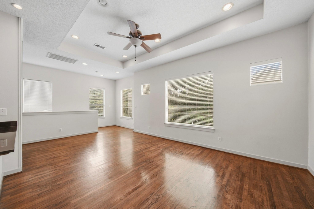 4036 Center Street - Photo 15