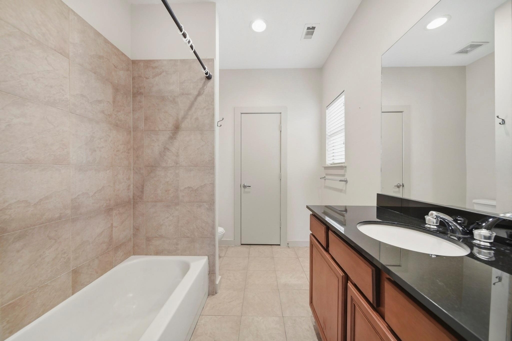 4036 Center Street - Photo 4