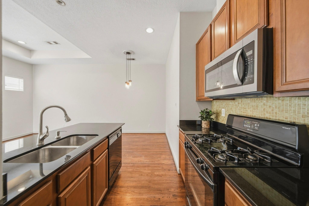 4036 Center Street - Photo 11