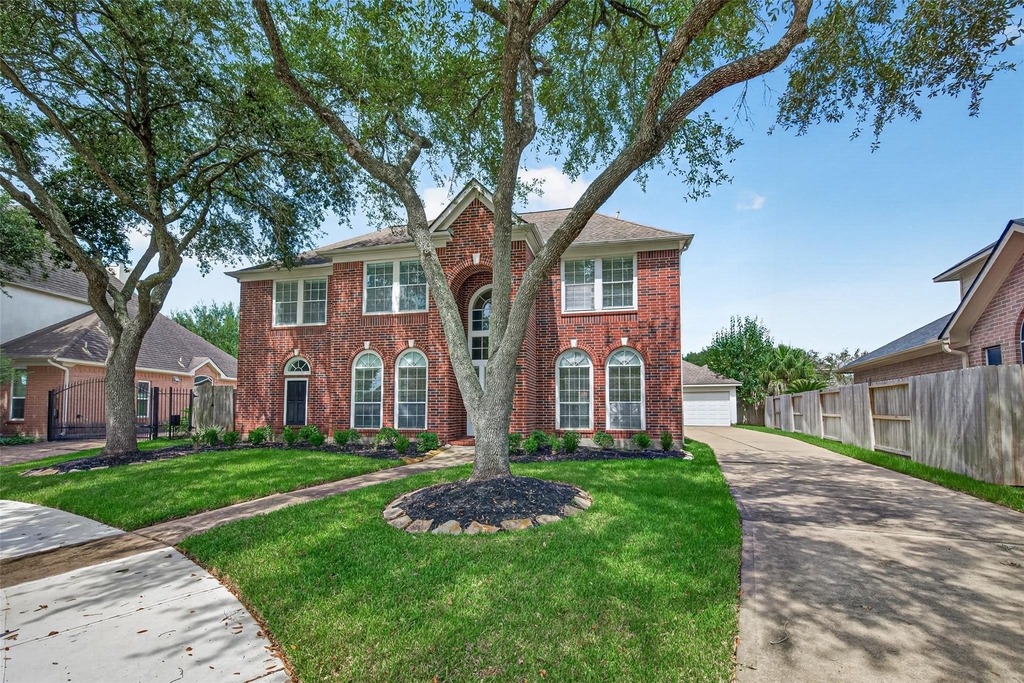 1711 Emma Cove Court - Photo 2