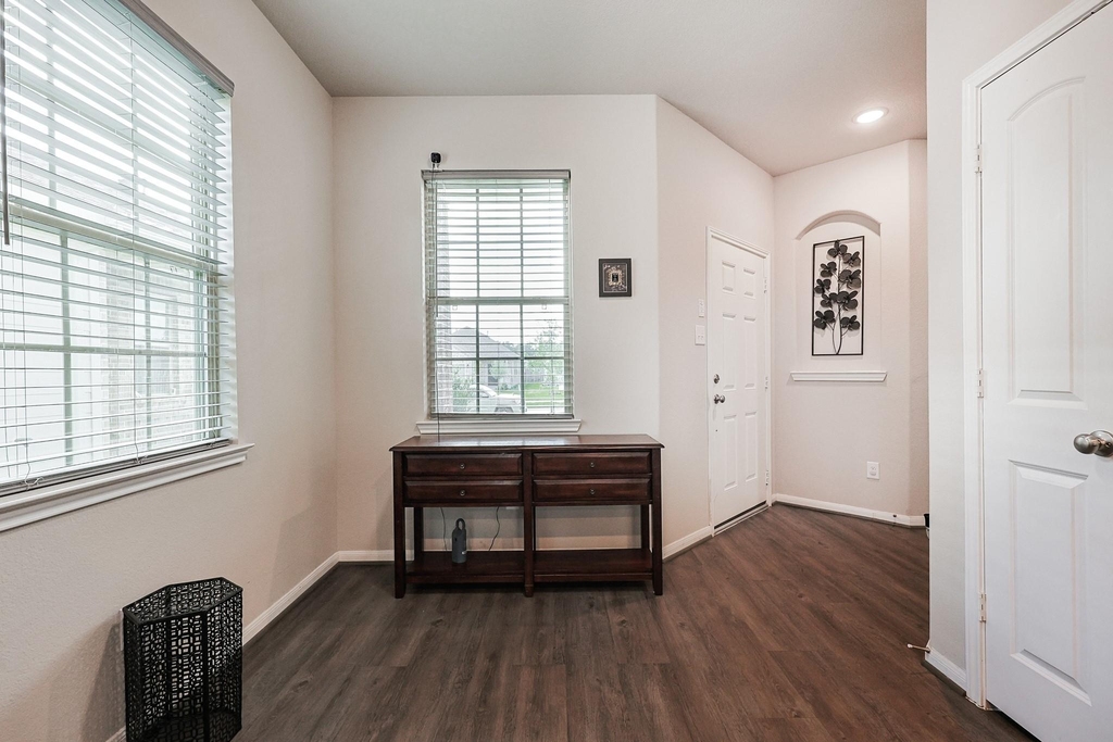10423 Rochester Hills Lane - Photo 2