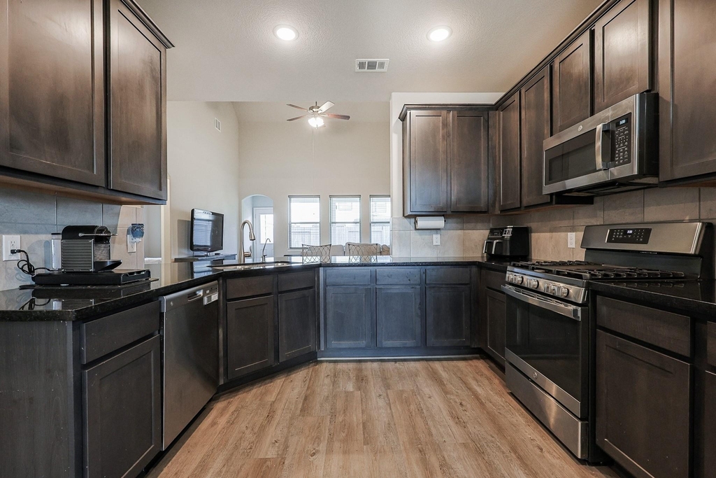 10423 Rochester Hills Lane - Photo 11