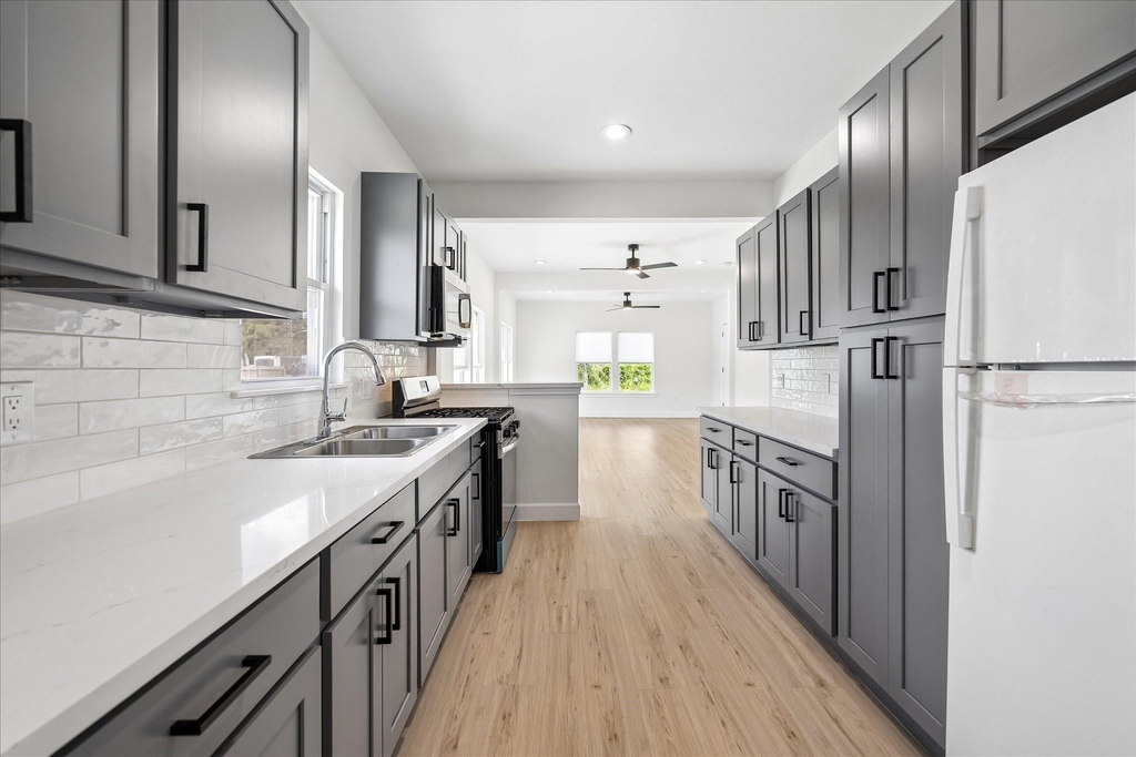 7702 Sealey Street - Photo 2