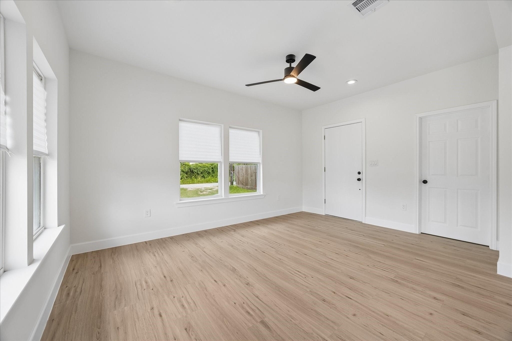 7702 Sealey Street - Photo 8