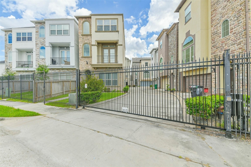 11115 Olympia Drive - Photo 2