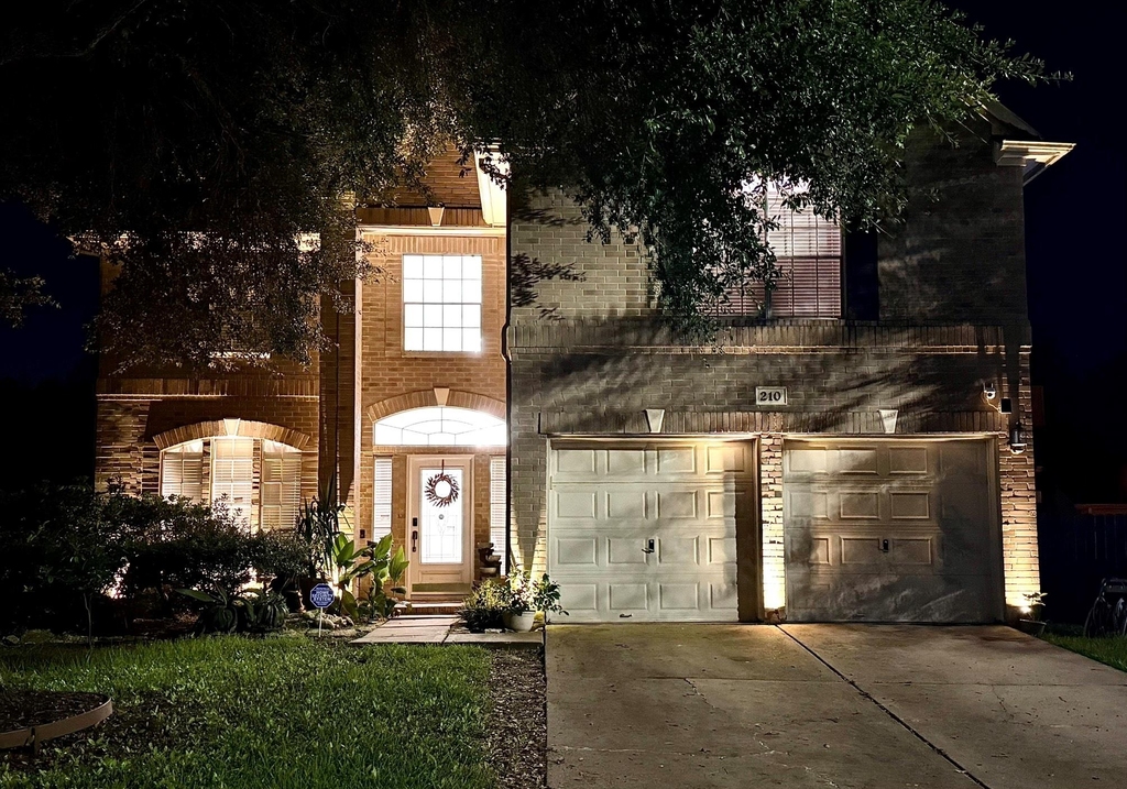 210 Windrift Court - Photo 1