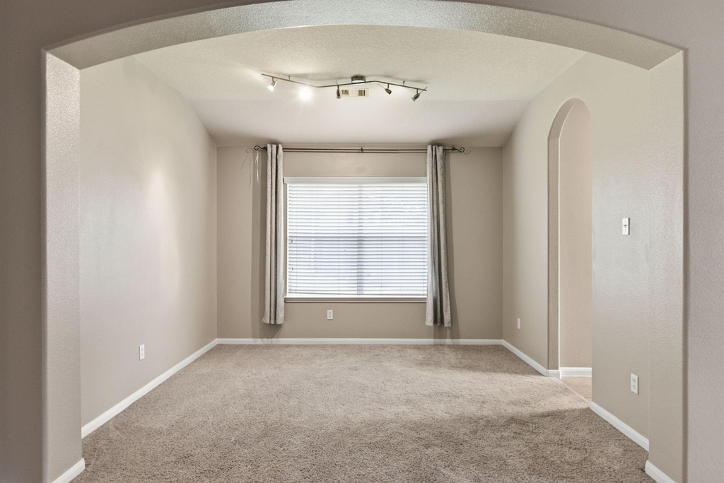 21011 Narrow Gate Drive - Photo 9