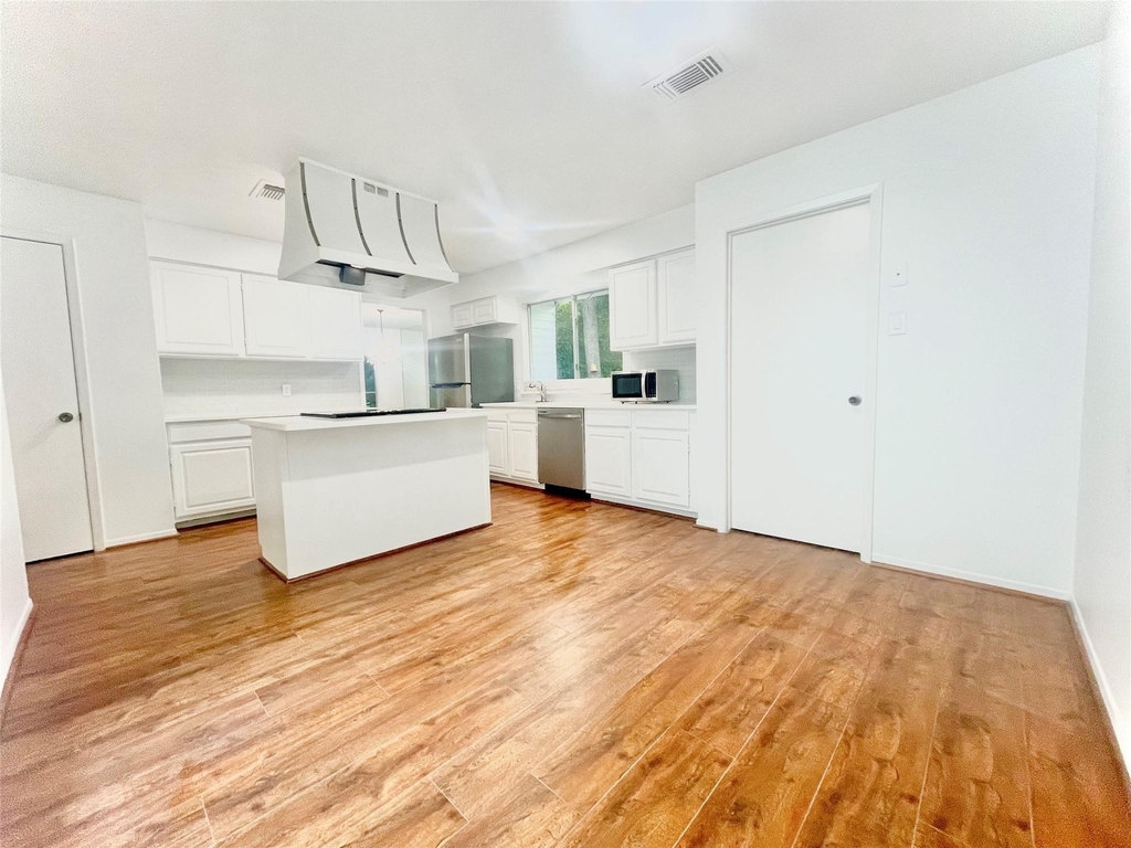 3126 Village Woods Drive - Photo 4