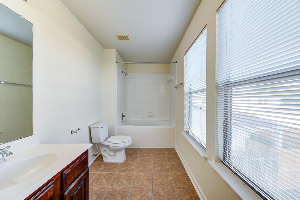 15326 Mission Oak Drive - Photo 18