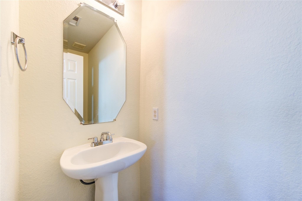 15326 Mission Oak Drive - Photo 8
