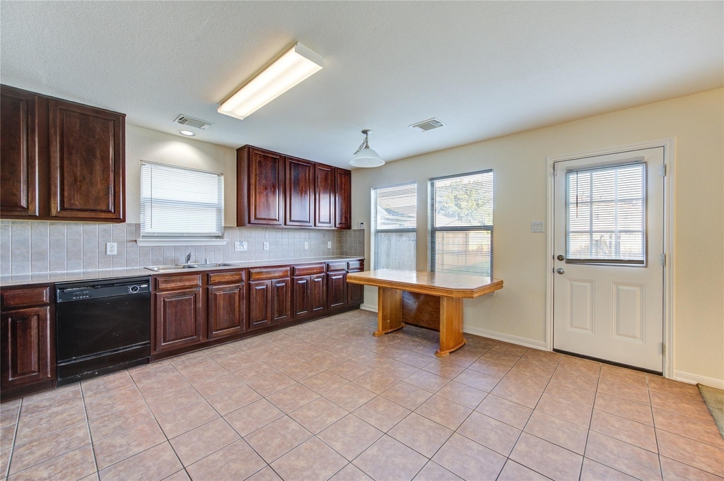 15326 Mission Oak Drive - Photo 6